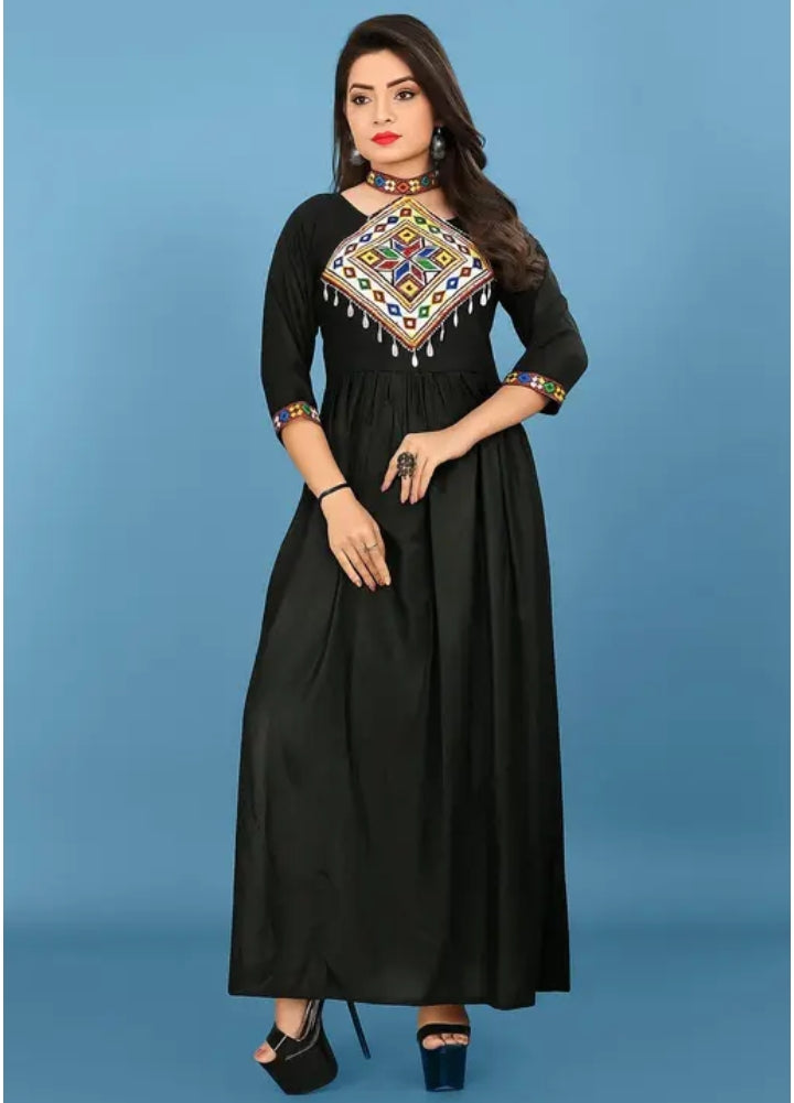Georgette Kurti for Navratri, Black Embroidered Kurti, Traditional Festival Wear Kurti, Garba Kurti for Women, Ethnic Kurti with Leggings, Designer Navratri Dress, Chaniya Choli Style Kurti, Indo Western KurtiMyra Fashionable Kurtis